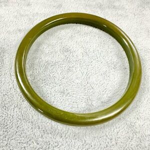 Vintage Spinach Green Bakelite bangle Bracelet
